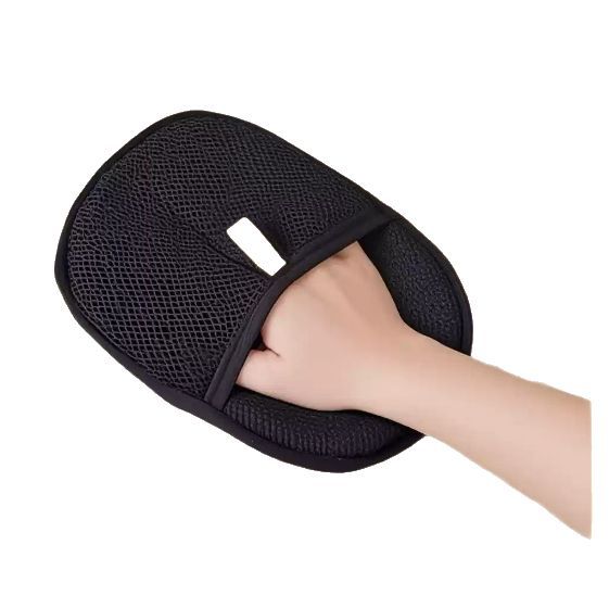 FluffAway™ – Der Handschuh für gepflegte Vierbeiner